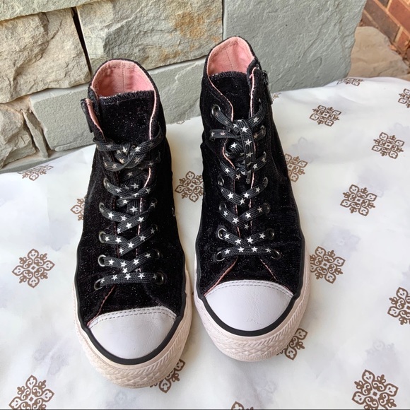 girls black high tops